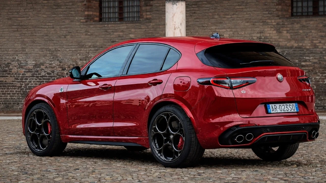 Sell your Alfa Romeo STELVIO QUADRIFOGLIO at the best price in Switzerland Used Alfa Romeo STELVIO QUADRIFOGLIO - Sell your Alfa Romeo car in Switzerland | CompriamoAuto.ch