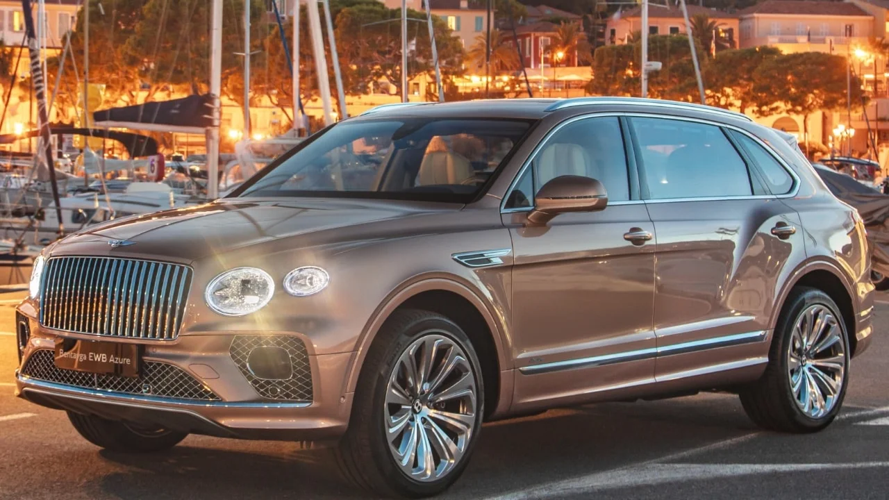 Sell your Bentley BENTAYGA EWB at the best price in Switzerland Used Bentley BENTAYGA EWB - Sell your Bentley car in Switzerland | CompriamoAuto.ch